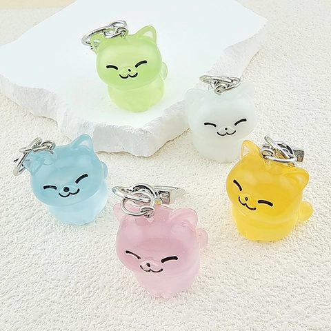 Lindo Llavero de Gato Luminoso de Dibujos Animados Resina Color Gelatina Adorable Colgante de Animal Amuleto de Bolso
