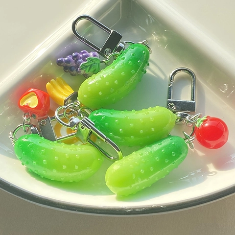 Porte-clés Rigolo en Forme de Cornichon et Légumes et Fruits Créatif en Résine et Alliage Pendentif pour Sac pour Femme Fille