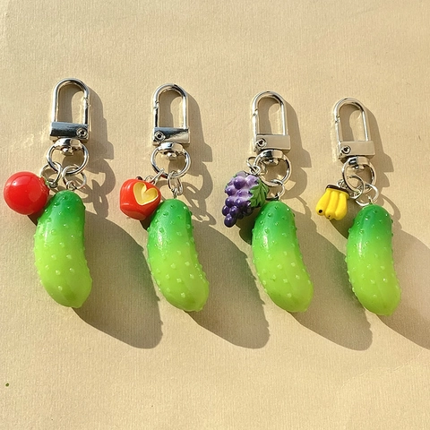 Porte-clés Rigolo en Forme de Cornichon et Légumes et Fruits Créatif en Résine et Alliage Pendentif pour Sac pour Femme Fille