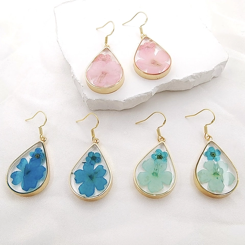 Elegant Teardrop Resin Dried Flower Jewelry Set Gold Alloy Flower Necklace And Earring Set For Women Pastoral Style Gift