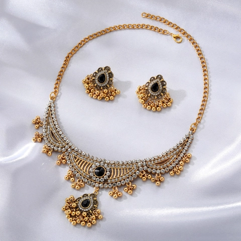 Retro Ethnisch Schmuckset Legierung Strass Blume Quaste Halskette Und Ohrringe Für Damen Bohemian Indisch Party Schmuck
