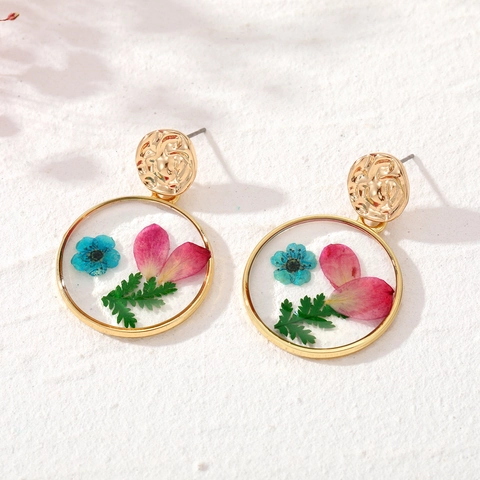 Vintage Gold Alloy Real Dried Flower Stud Earrings Transparent Resin Daisy Floral Earrings For Women Pastoral Style Jewelry