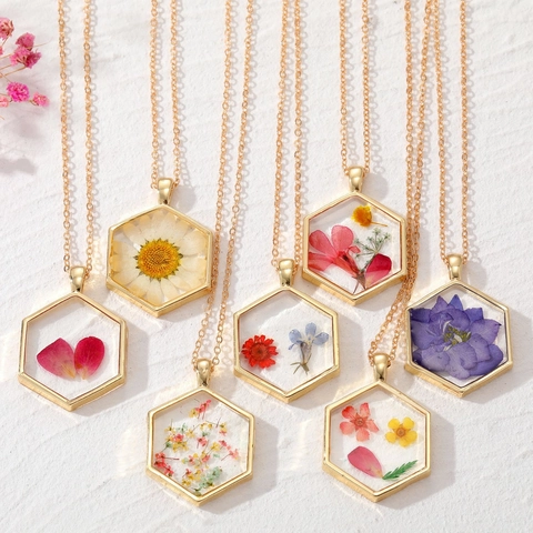 Collier Pendentif Hexagonal Géométrique en Résine Transparente Avec Fleurs Séchées Naturelles Bijoux Botaniques Femme