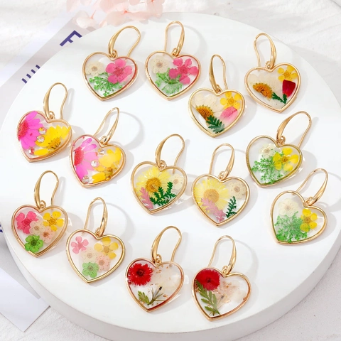 Boucles d'Oreilles Cœur Transparent en Résine avec Fleurs Séchées pour Femmes Marguerites Réelles Crochet Or Bijoux