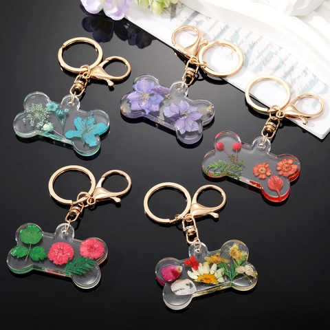 Porte-clés Créatif en Résine Transparente en Forme d'Os de Chien Avec de Vraies Fleurs Séchées Naturelles Pendentif Floral Fait à la Main