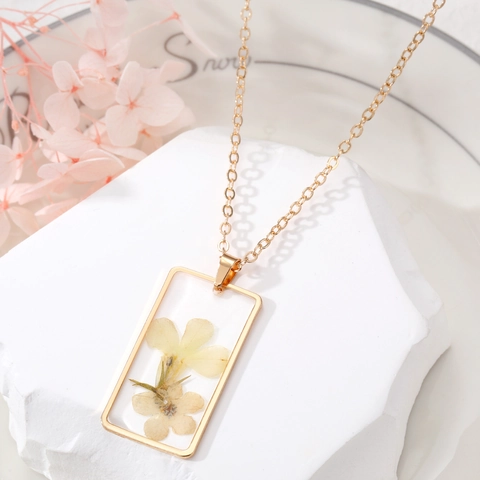 Collier Pendentif en Résine Fleurs Séchées Réelles Alliage d'Or Géométrique Bohème Bijoux Floraux Transparents pour Femmes