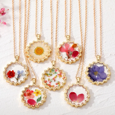 Collier Pendentif Fleur Séchée Naturelle Bohème Résine Transparente Chaîne en Alliage d'Or Pastorale Fleur Botanique Bijoux Femme