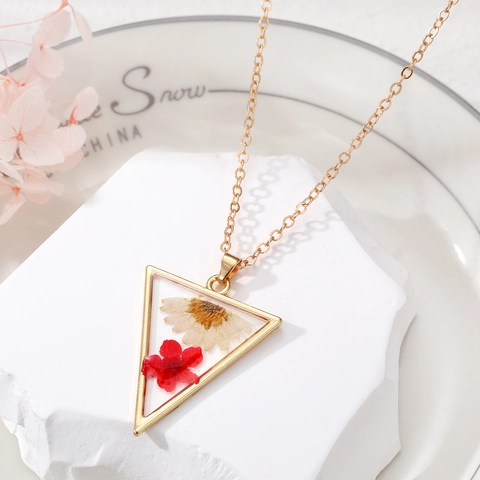 Pastoral Gold Alloy Triangle Resin Set Real Dried Flower Daisy Pendant Necklace Stud Earrings Jewelry Set For Women Romantic Floral