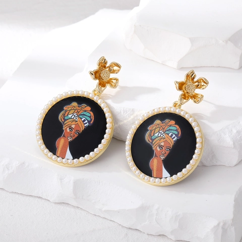 Pendientes Colgantes Redondos de Retrato de Mujer Africana Étnica Con Borde de Perlas Artificiales Pendientes de Botón de Flor de Aleación Oro