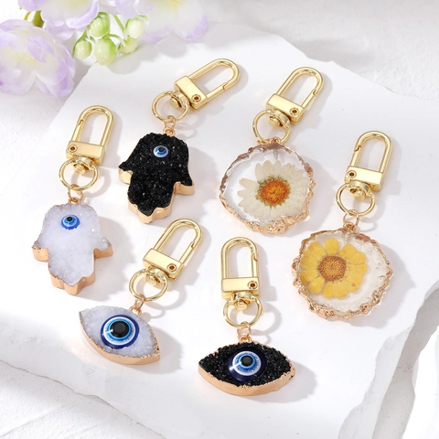 Handmade Resin Hamsa Hand Evil Eye Keychain With Dried Flower Gold Alloy Border Lucky Charm Bag Pendant Gift For Women Men
