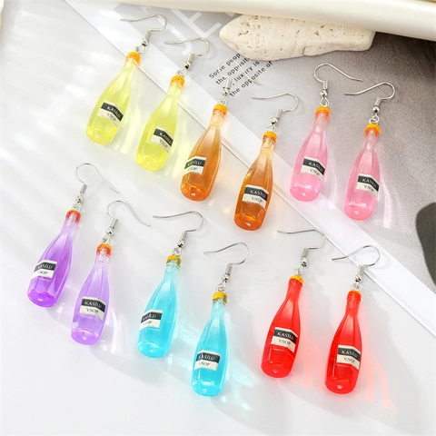 Boucles d'Oreilles Pendantes Créatives en Résine Bouteille de Vin pour Femmes Simulation de Bouteille d'Alcool Colorée Bijoux