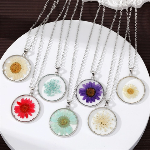 Handmade Dried Flower Resin Pendant Necklace For Women Mori Style Gypsophila Daisy Flower Specimen Alloy Chain Neck Jewelry Gift
