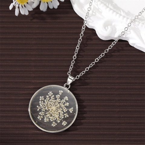 Handmade Dried Flower Resin Pendant Necklace For Women Mori Style Gypsophila Daisy Flower Specimen Alloy Chain Neck Jewelry Gift