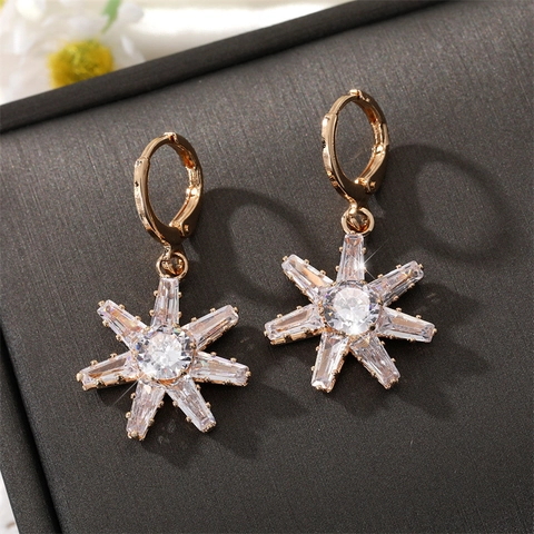 Mode Legering Strass Hart Geometrische Huggie Oorbellen Voor Vrouwen Vergulde Bloem Sneeuwvlok Driehoek Vorm Ring Oorbellen