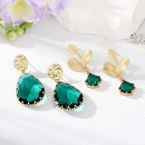 Vintage Emerald Green Crystal Teardrop Earrings Gold Plated Alloy Leaf Dangle Earrings For Women Elegant Party Jewelry