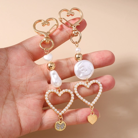 Eleganter Gold Zinklegierung Herz Perle Schlüsselanhänger Für Damen Süßes Hohlherz Künstliche Perle Perlen Tasche Anhänger Strass