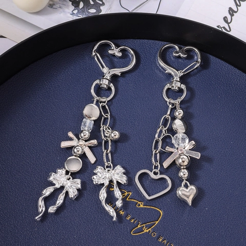 Portachiavi Perline Cuore Fiocco Metallo Argento Y2K Ciondolo Borsa Piastra Rotonda Cava per Donna Accessorio Regalo