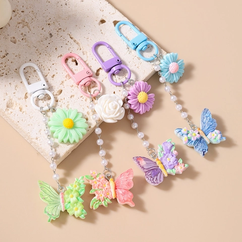 Llavero de Resina Margarita Rosa Flor Mariposa Dulce Cadena de Perlas Artificiales de Imitación Colgante de Bolso para Mujeres Niñas Floral Llavero