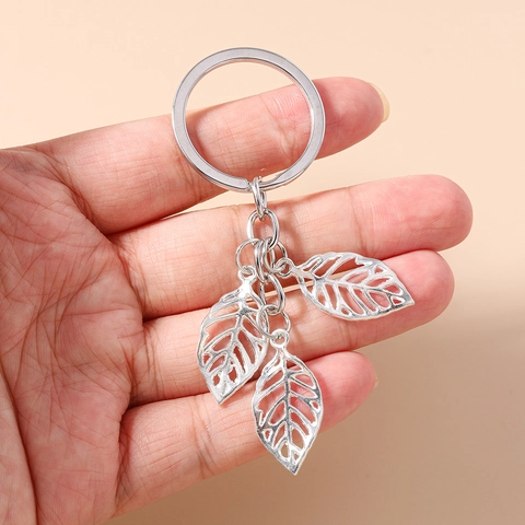 Minimalist Zinc Alloy Hollow Leaf Keychain Silver Three Leaves Pendant Bag Hanging Ornament Fashion Metal Key Ring Gift