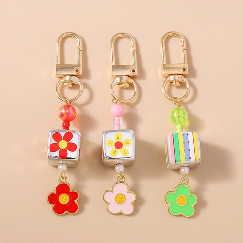 Cute Beaded Daisy Flower Keychain Zinc Alloy Smiley Face Pendant Colorful Cube Key Ring For Women Bag Accessories Jewelry