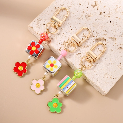 Cute Beaded Daisy Flower Keychain Zinc Alloy Smiley Face Pendant Colorful Cube Key Ring For Women Bag Accessories Jewelry