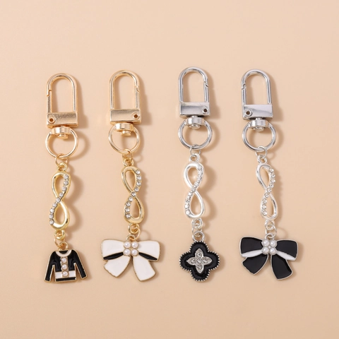 Portachiavi Moda Infinito Strass Fiocco Trifoglio Giacca Lega Perla Artificiale Ciondolo Borsa per Donna Gioielli Regalo