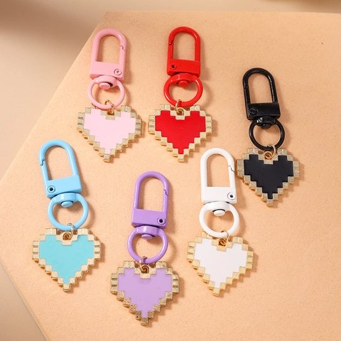 Pixel Heart Keychain Retro 8-Bit Gaming Style Alloy Enamel Heart Keyring Bag Charm For Women Men Accessories Gift