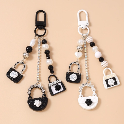 Lussuoso Portachiavi a Forma di Borsetta con Camelia Ciondolo Mini Borsa Trapuntata Con Catena di Künstliche Perle Strass per Decorazione Borsa Donna