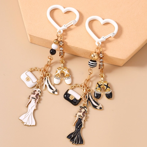 Llavero de Aleación de Zinc con Forma de Bolso y Zapatos de Tacón Alto para Mujer Colgante de Bolso con Diamantes de Imitación