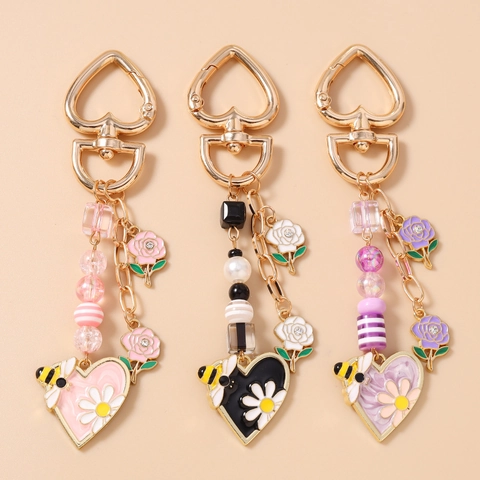 Süßer Bienen Blume Herz Schlüsselanhänger Emaille Zinklegierung Perlen Tasche Charme Für Damen Rose Gänseblümchen Schlüsselring Zubehör