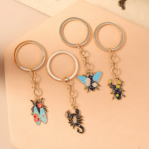 Portachiavi Smaltato Insetto Cartone Animato Lega Zinco Mariposa Scorpione Cicala Coleottero Anello Chiave Motivo Floreale Pendente Borsa Regalo
