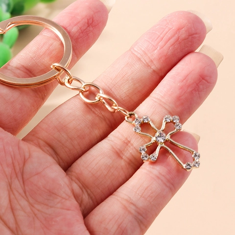 Llavero De Cruz Calada De Lujo Con Diamantes De Imitación Colgante De Aleación Chapado En Oro Para Decoración Bolsos Mujer