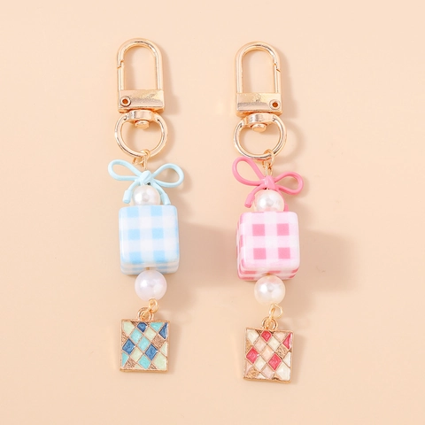 Porte-clés Nœud Papillon Doux Cube à Carreaux Bijou de Sac Fausse Künstliche Perle Pendentif Géométrique Bijoux Femme Cadeau