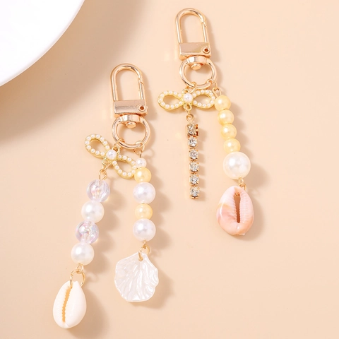 Llavero con Lazo Concha y Perla Artificial de Imitación Estilo Oceánico para Mujer Accesorio de Aleación Chapado en Oro con Strass
