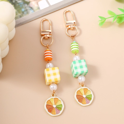 Porte-clés Perlé Fruits Doux d'Été Pour Femmes Alliage Résine Cube Damier Imitation Künstliche Perle Tranche de Citron Pendentif de Sac