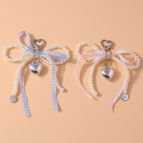 Llavero de Lazo de Perlas Dulce Colgante de Corazón Cinta de Cuadros Adorno de Bolso Moda Resina Perla Artificial Aleación Satén