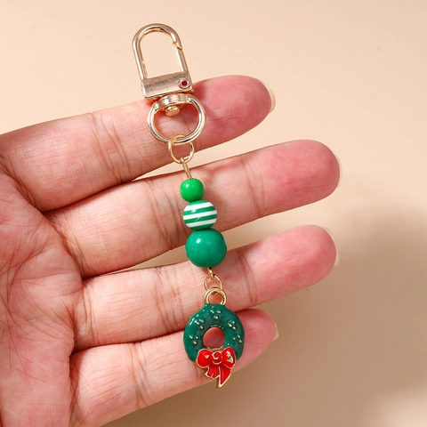 Porte-clés Perlé de Noël en Alliage de Zinc Émaillé Couronne Sapin de Noël Pendentif Perles Vert Blanc Bijou de Sac Cadeau