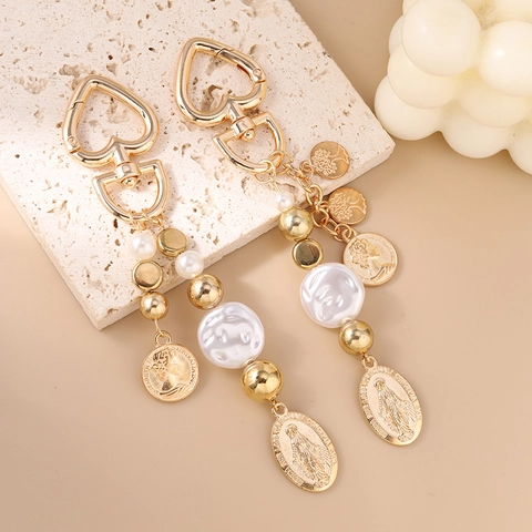 Llavero de Aleación Bañado en Oro Vintage con Perla Barroca Artificial Cierre de Corazón Colgante de Retrato de Moneda Joyería de Mujer Estilo Bohemio
