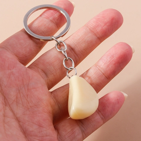 Creative Simulation Garlic Keychain Resin Food Play Bag Pendant Realistic Garlic Key Ring Personalized Accessory Gift For Men Women
