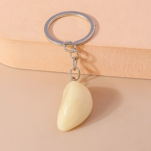 Creative Simulation Garlic Keychain Resin Food Play Bag Pendant Realistic Garlic Key Ring Personalized Accessory Gift For Men Women