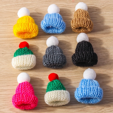 Mini Knitted Christmas Hat Pendants Hand Woven Yarn Tiny Pom Pom Hats For DIY Jewelry Making Necklace Bracelet Holiday Decoration Accessories