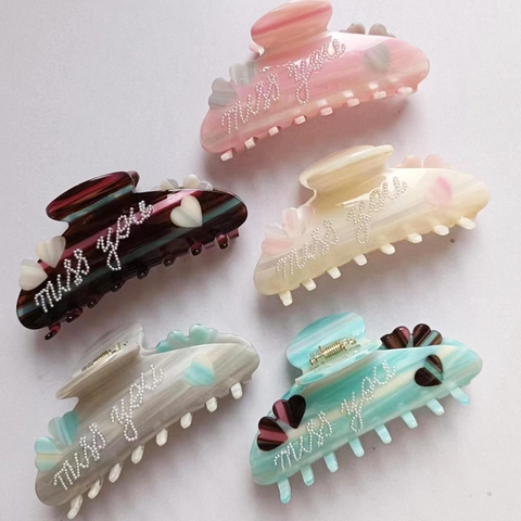Pince Crabe en Acétate Marbre Rayé Avec Coeur Perle Artificielle Miss You Lettres Décoration Frais Sucré Accessoire Cheveux Femme