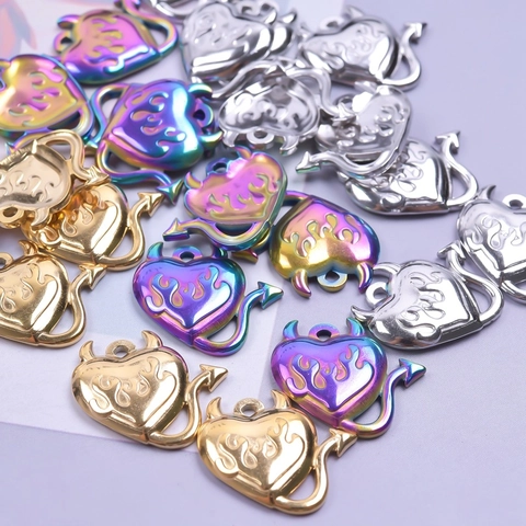 Collana Cuore del Diavolo in Acciaio Inossidabile Motivo a Fiamma Cangiante Oro Argento Placcato Gioielli Punk Gotico Unisex