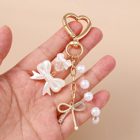 Fashion Heart Shape Alloy Keychain With Artificial Pearl Bow Knot Rhinestone Key Ring Pendant For Women Bag Accessories