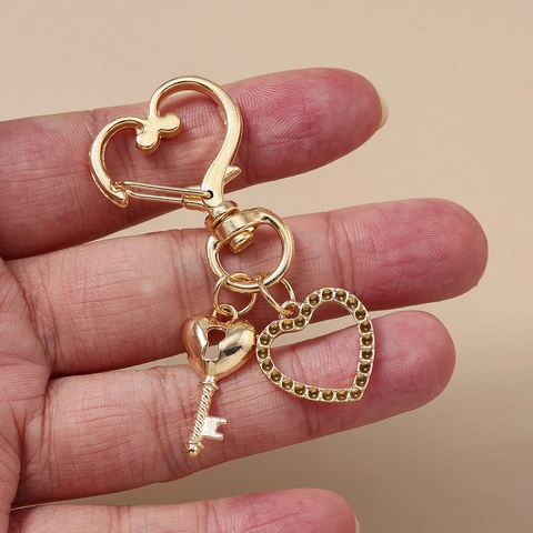 Portachiavi a Cuore in Lega di Moda Con Nappina Pendente a Chiave di Strass Regalo Romantico per Donna Accessori Borsa