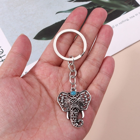 Porte-clés Ethnique Vintage en Alliage de Zinc Tête de Taureau Éléphant avec Turquoise Incrustée Mandala Sculpté Pendentif de Sac