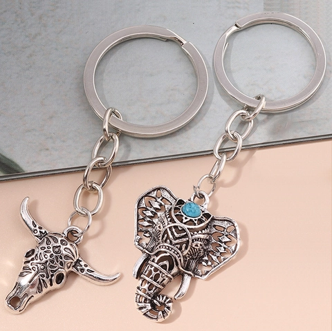 Porte-clés Ethnique Vintage en Alliage de Zinc Tête de Taureau Éléphant avec Turquoise Incrustée Mandala Sculpté Pendentif de Sac