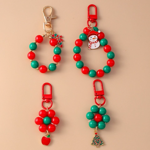 Porte-Clés de Noël Perlé à la Main Alliage de Zinc Bonhomme de Neige Sapin de Noël Pomme Sucre d'Orge Accessoire de Sac Femme