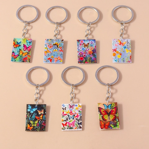 Portachiavi Moderno Artistico in Acrilico con Stampa Farfalla e Fiori Ciondolo Rettangolare con Bordo a Francobollo per Donna Decorazione Regalo
