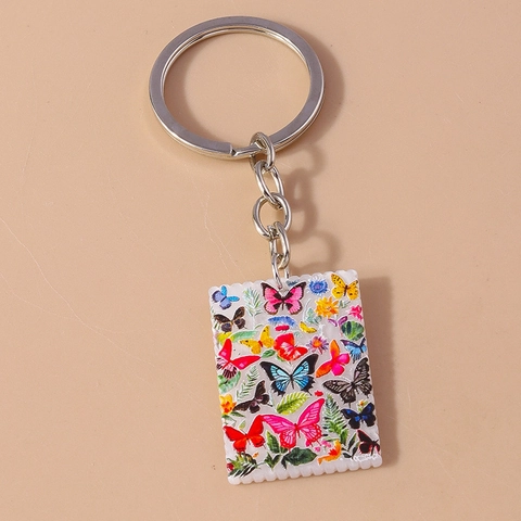 Portachiavi Moderno Artistico in Acrilico con Stampa Farfalla e Fiori Ciondolo Rettangolare con Bordo a Francobollo per Donna Decorazione Regalo